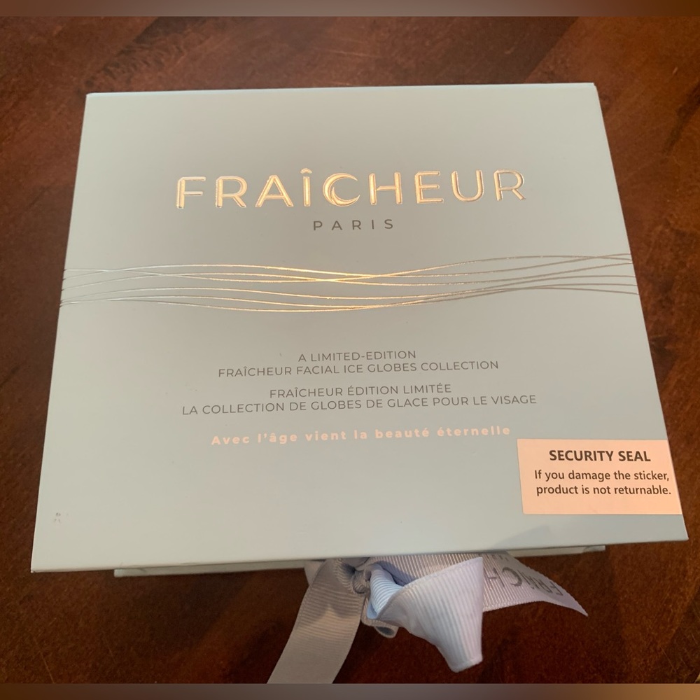 Fraicheur Ice Globes to calm and tighten skin